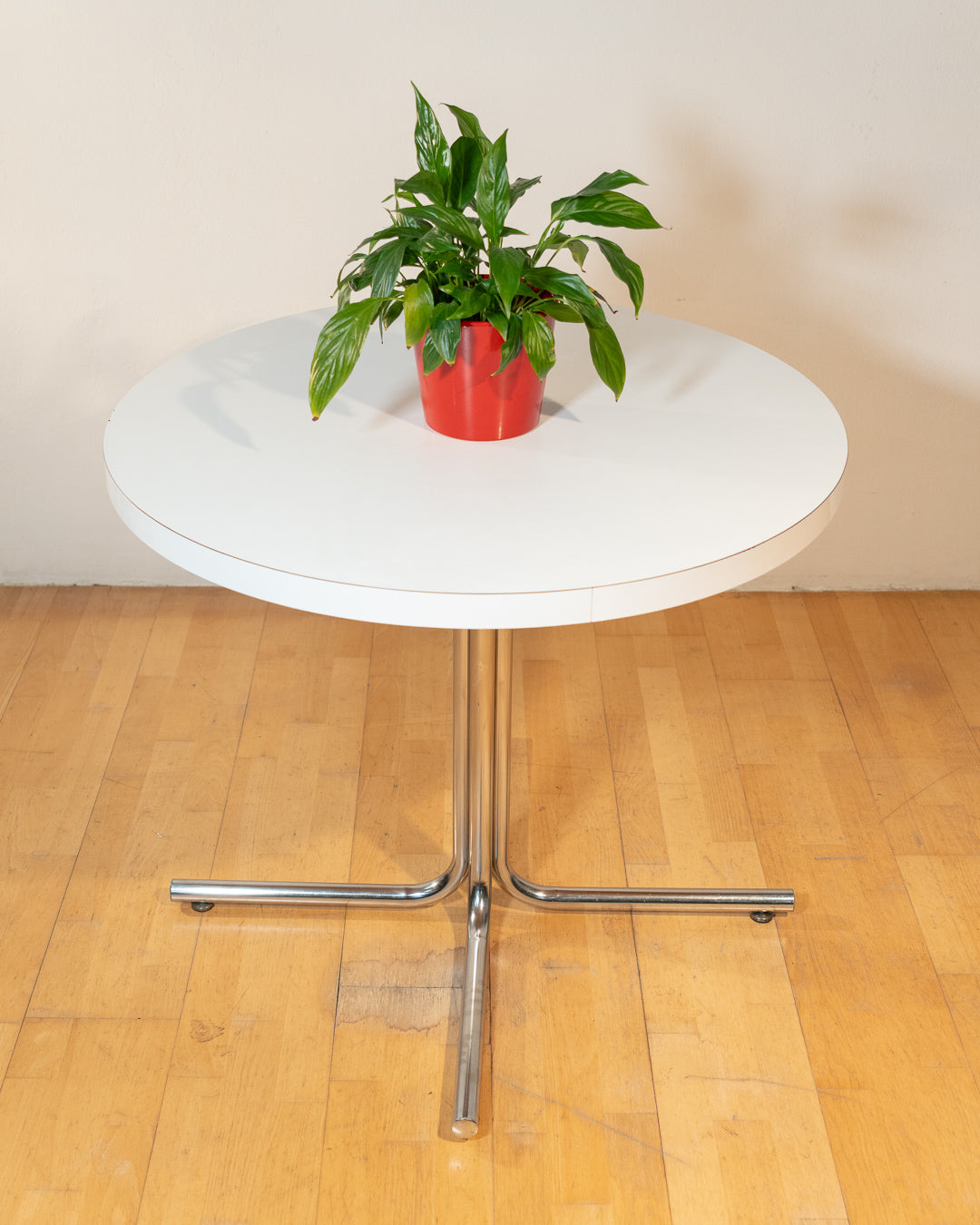 Vintage 1970s Bauhaus dining set with white formica cantilever chairs and chrome pedestal dining table - Mid Century Modern. Vecino Shop
