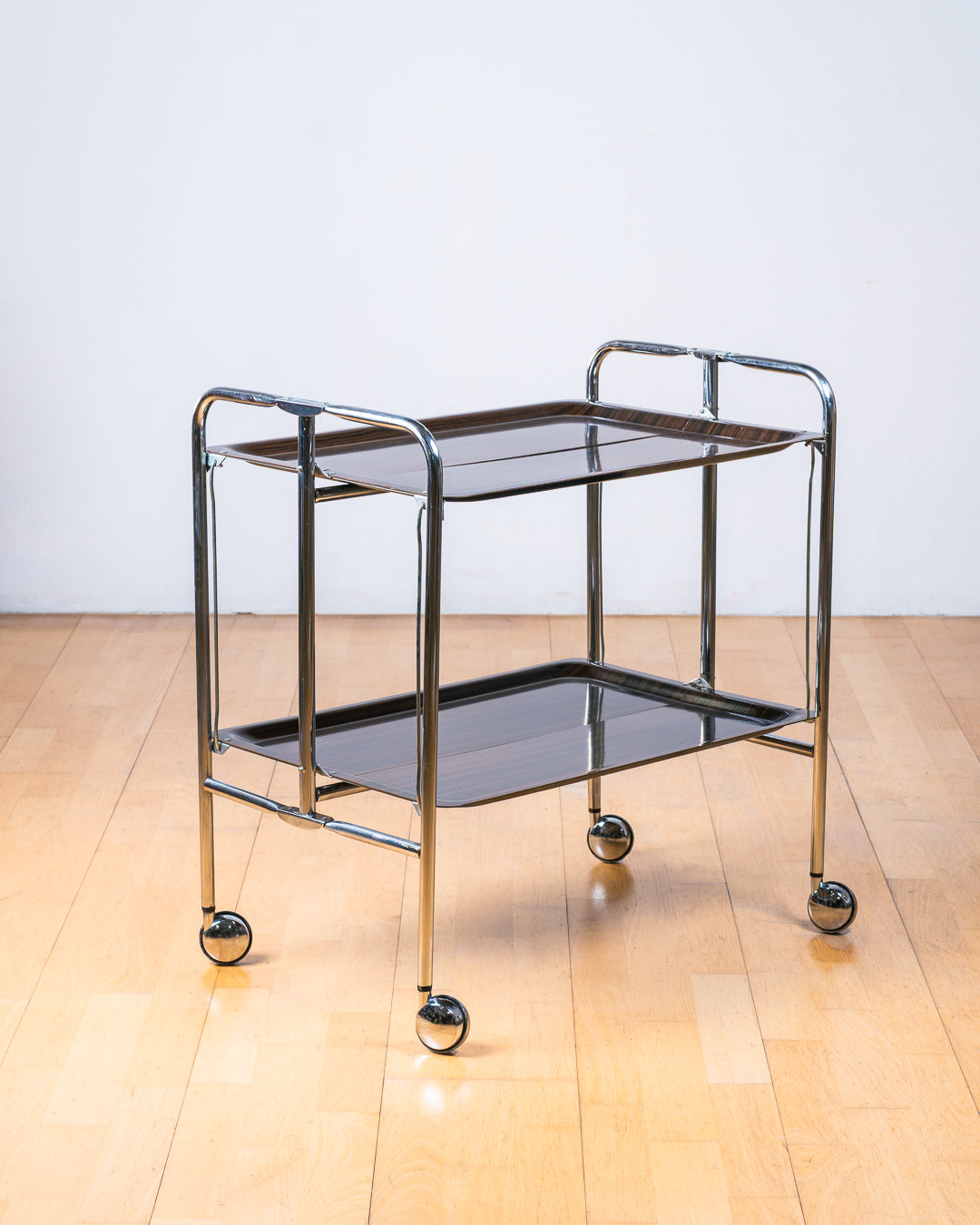Vintage 1960s dark woodgrain folding trolley with  Formica shelves and chrome details. Made in France. Space Age Bar Cart, drinks trolley. Mid Century Modern. Vecino Shop