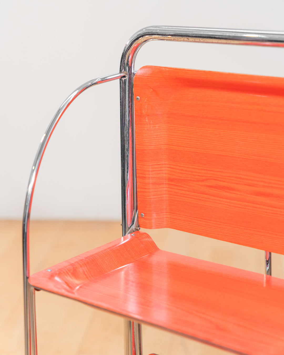 Vintage Gerlinol folding serving trolley 1970s, chrome frame with red salmon wood veneer trays, Mid-Century design, compact foldable bar cart with wood grain detail – Vecino Shop