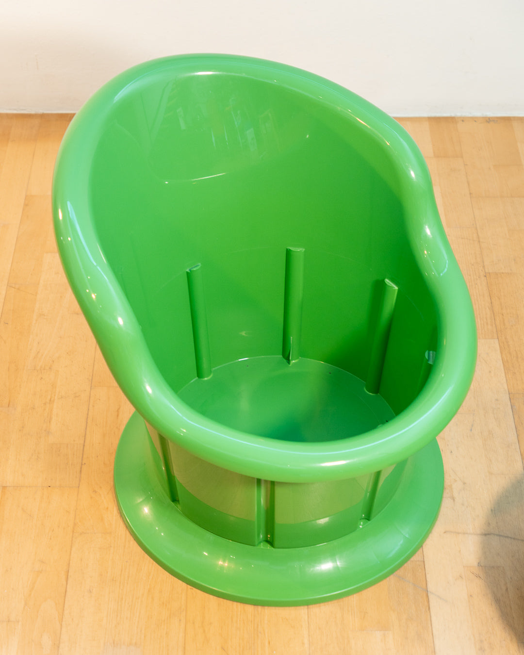 IKEA POPTORP 90s chair, green plastic, storage under seat, perfect for small spaces. Vecino Shop
