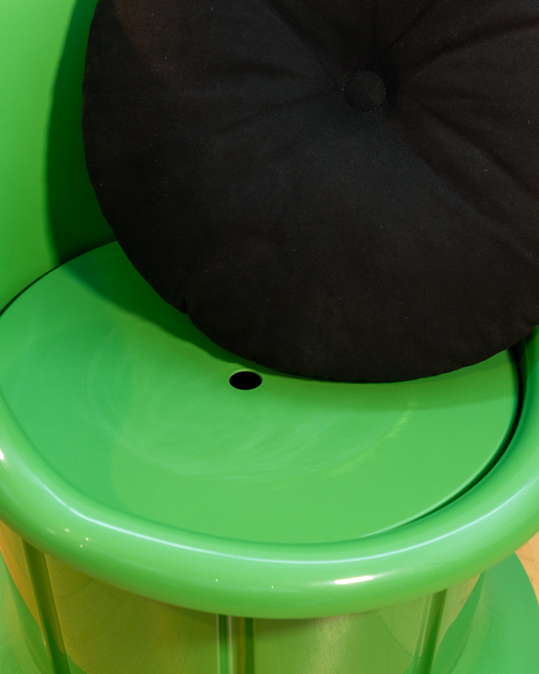IKEA POPTORP 90s chair, green plastic, storage under seat, perfect for small spaces. Vecino Shop