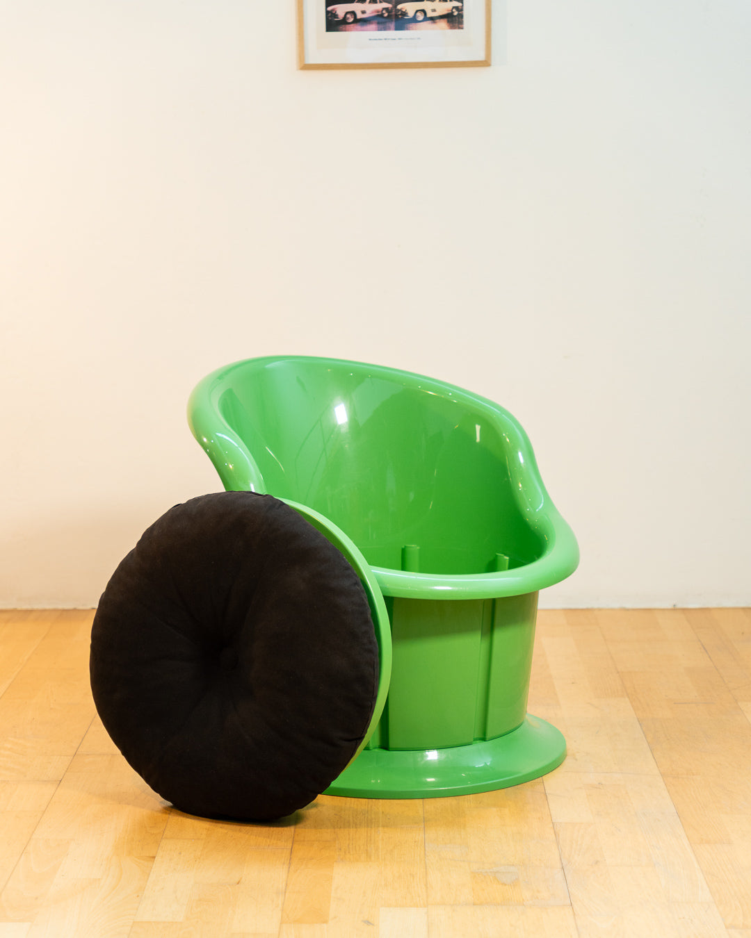 IKEA POPTORP 90s chair, green plastic, storage under seat, perfect for small spaces. Vecino Shop