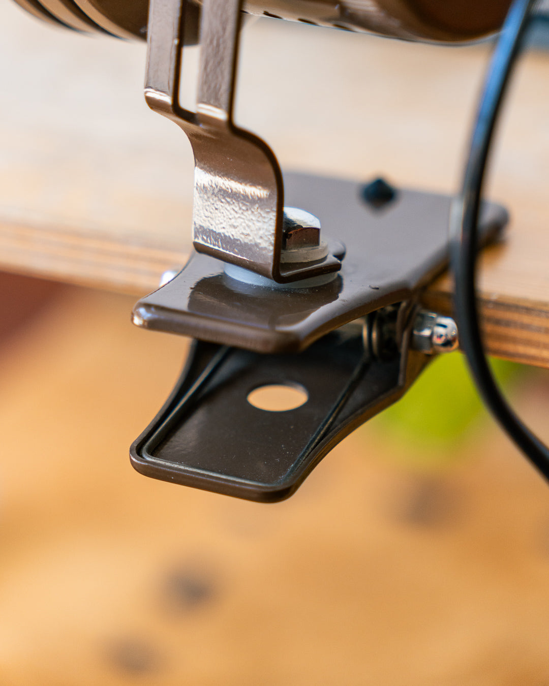 Vintage 1980s Macia brown metal clip lamp, Catalonia, Spain – Vecino Shop