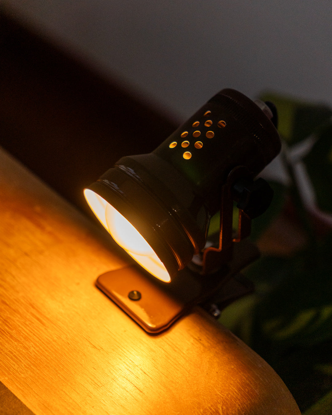 Vintage 1980s Macia brown metal clip lamp, Catalonia, Spain – Vecino Shop