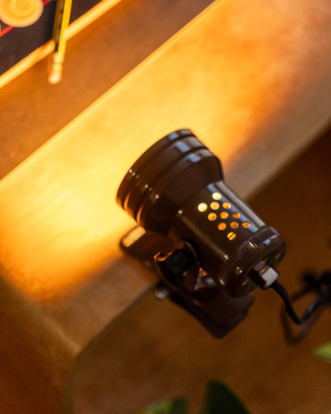 Vintage 1980s Macia brown metal clip lamp, Catalonia, Spain – Vecino Shop