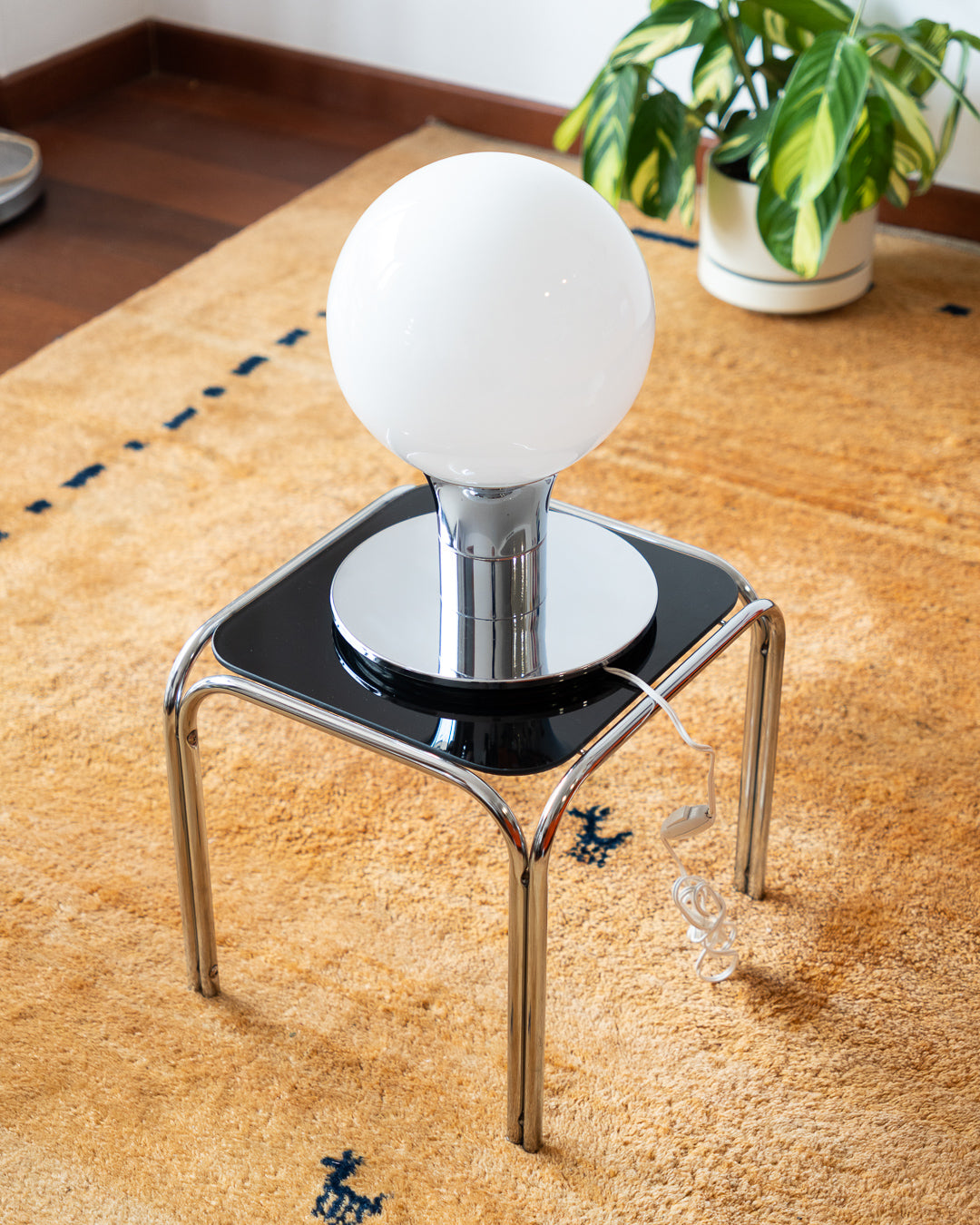 Vintage Space Age table lamp with sculptural chrome base and white opaline glass globe – Vecino Shop