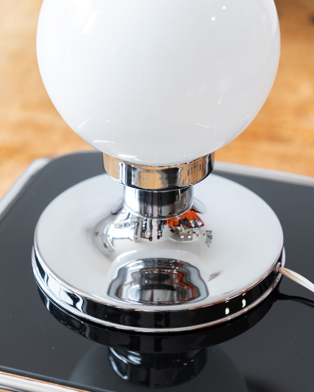 Vintage Estiluz space age table lamp with white opaline shade and chrome base – Vecino Shop