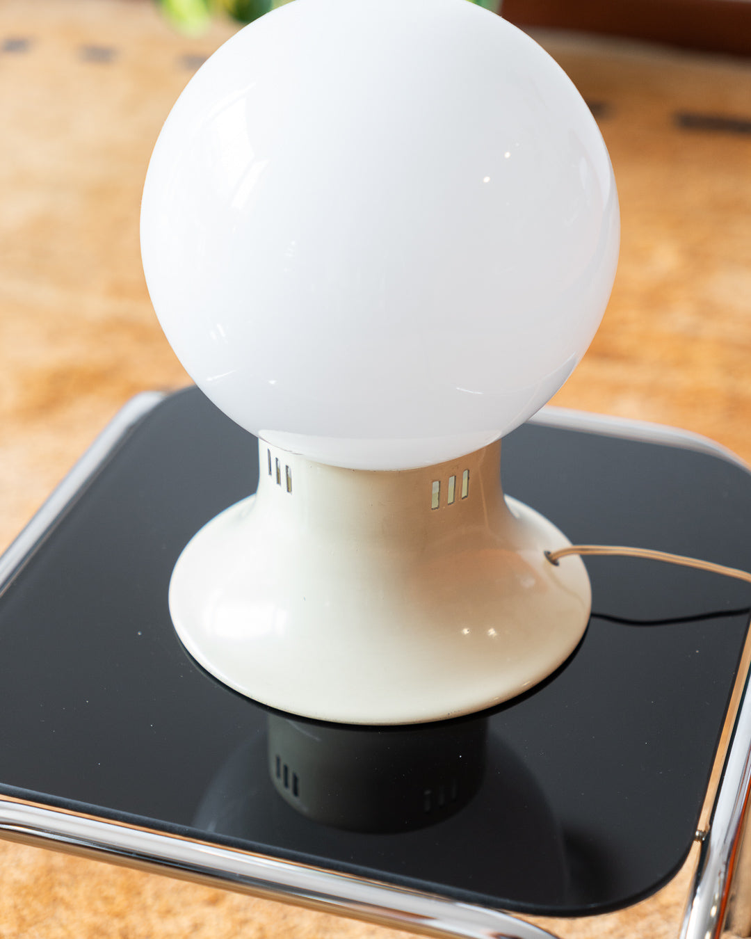 Vintage 1970s off-white opaline space age table lamp