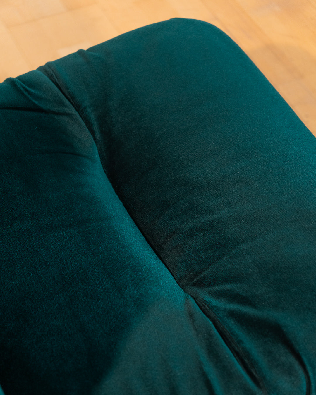 Vintage emerald green modular sectional sofa with tubular chrome structure, 1970s design, very good vintage condition. Vecino Shop