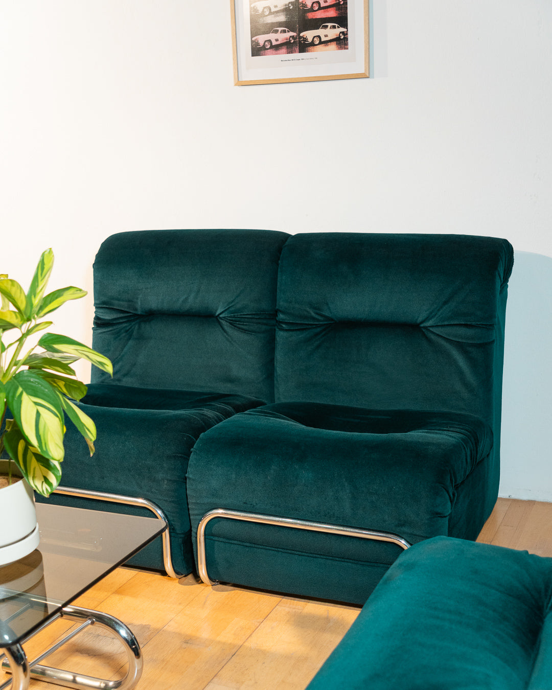 Vintage emerald green modular sectional sofa with tubular chrome structure, 1970s design, very good vintage condition. Vecino Shop