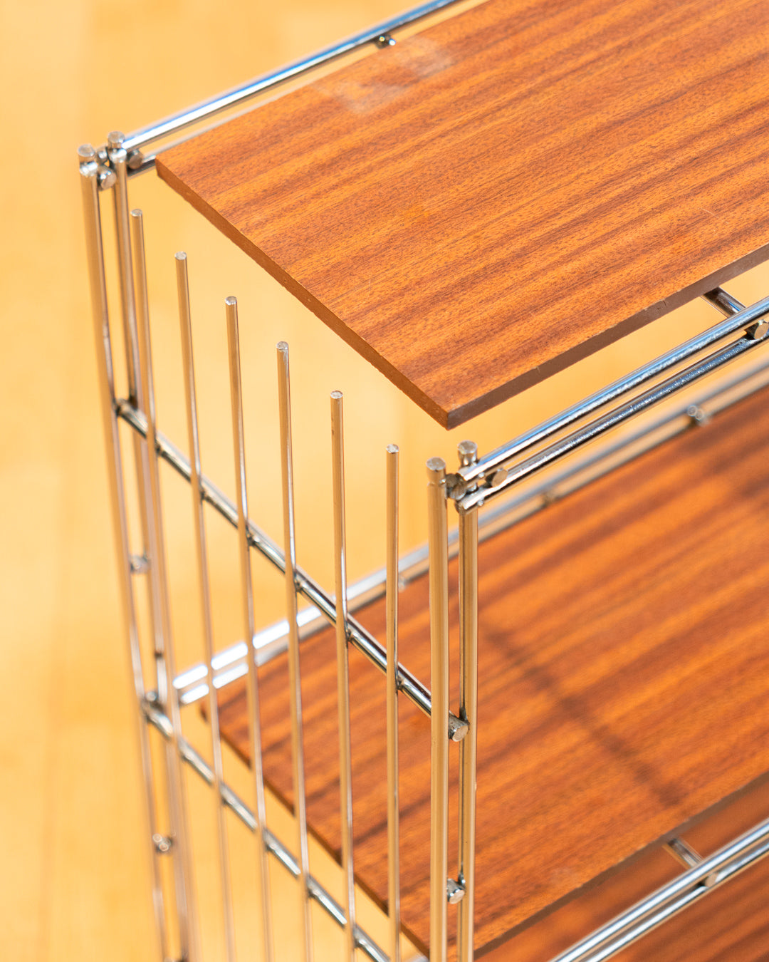 Rare 1960s Multistrux chrome modular shelving system with five shelves, mixed wood and metal shelves, restored vintage unit. Vecino Shop