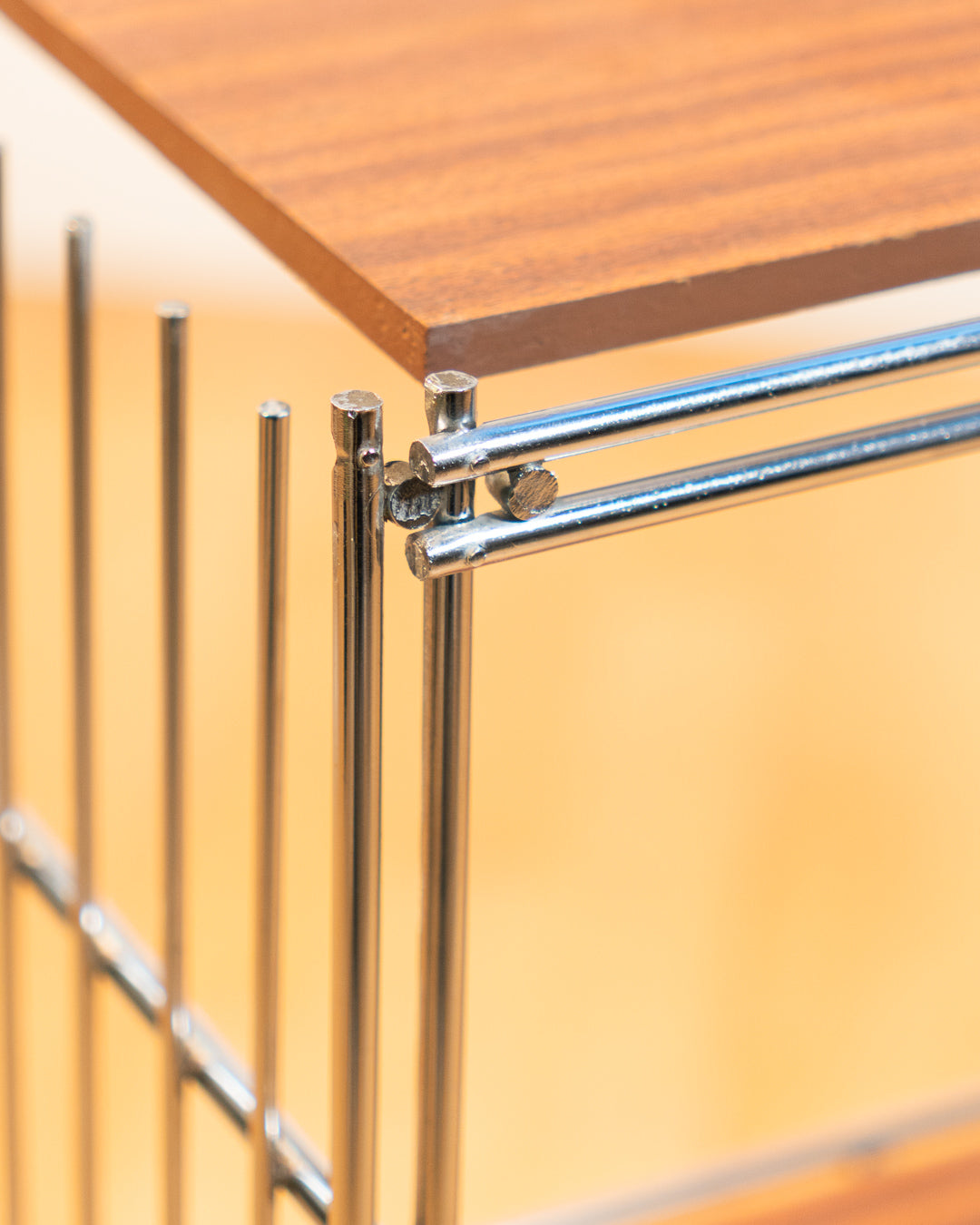 Rare 1960s Multistrux chrome modular shelving system with five shelves, mixed wood and metal shelves, restored vintage unit. Vecino Shop