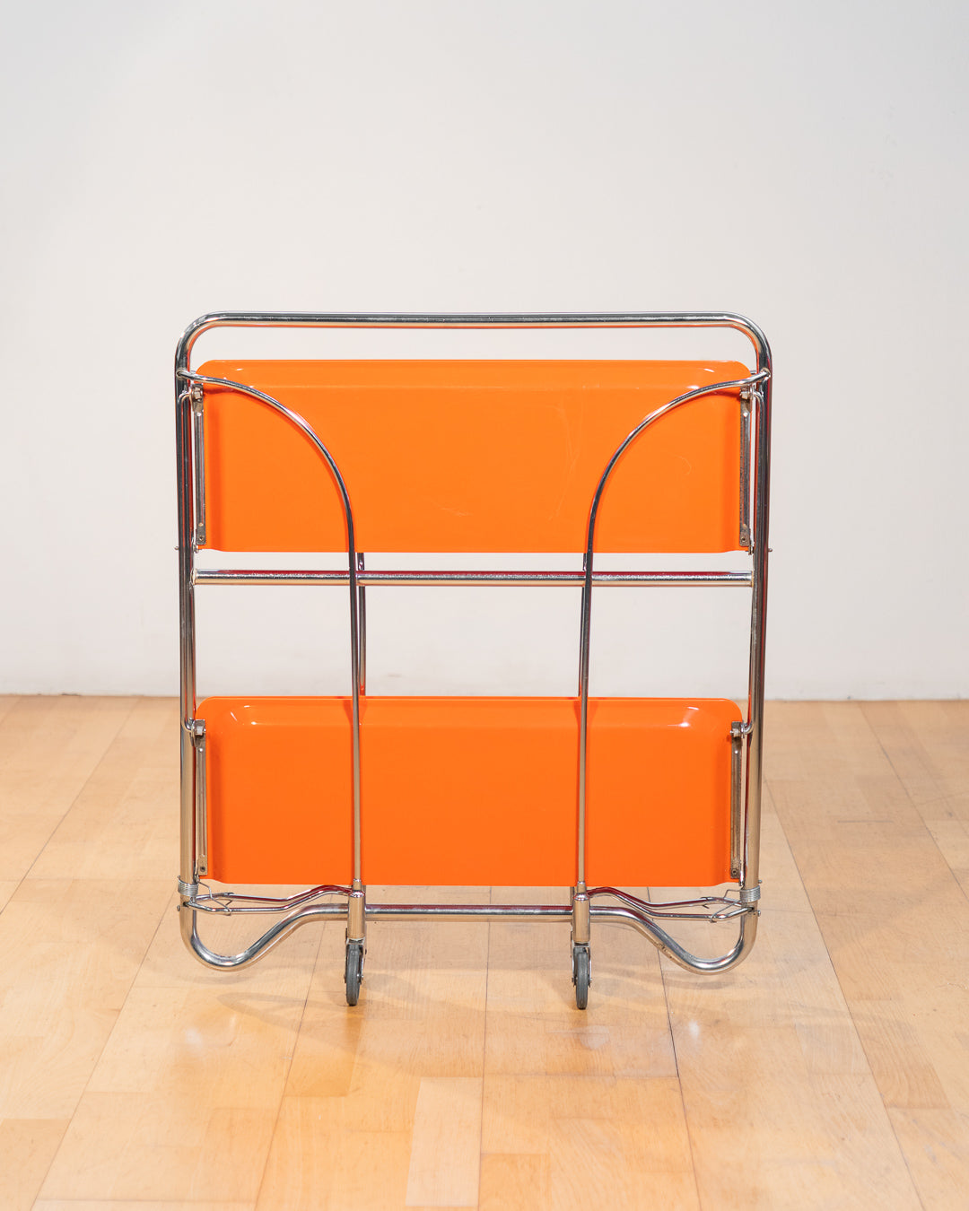 Vintage folding serving trolley 1960s, chrome frame with thin molded orange plastic trays, compact foldable bar cart, Mid-Century / Space Age style, attributed HG Voni – Vecino Shop