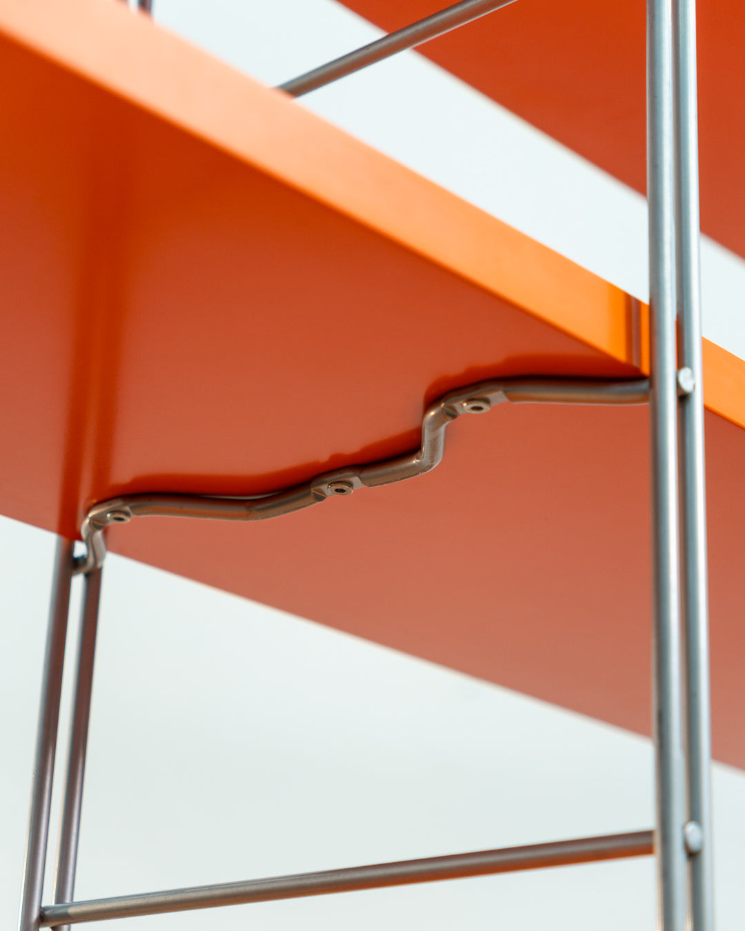 Vintage IKEA ENETRI shelving unit in rare orange finish with four shelves and silver metal wire frame from the 1990s. Vecino Shop