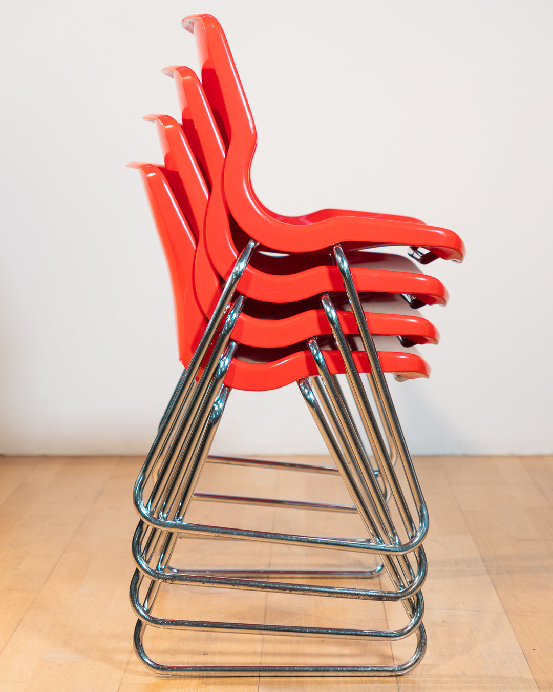 Set of 4 vintage Overman chairs in cherry red plastic with chrome frames, 1970s Swedish design by Svante Schöblom. Vecino Shop