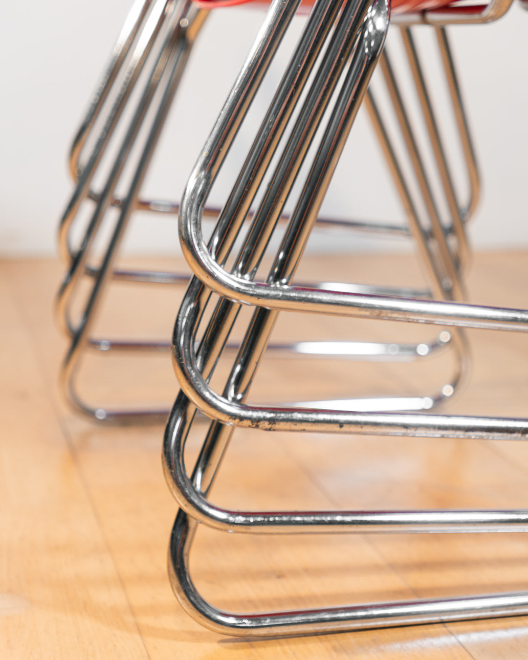 Set of 4 vintage Overman chairs in cherry red plastic with chrome frames, 1970s Swedish design by Svante Schöblom. Vecino Shop