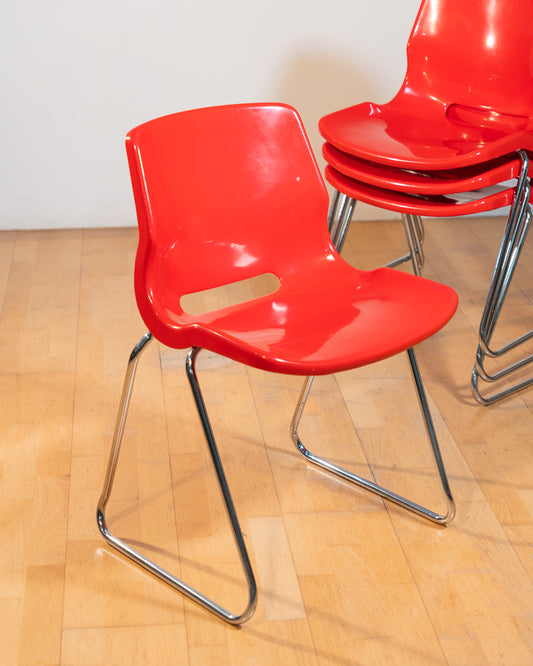 Set of 4 vintage Overman chairs in cherry red plastic with chrome frames, 1970s Swedish design by Svante Schöblom. Vecino Shop