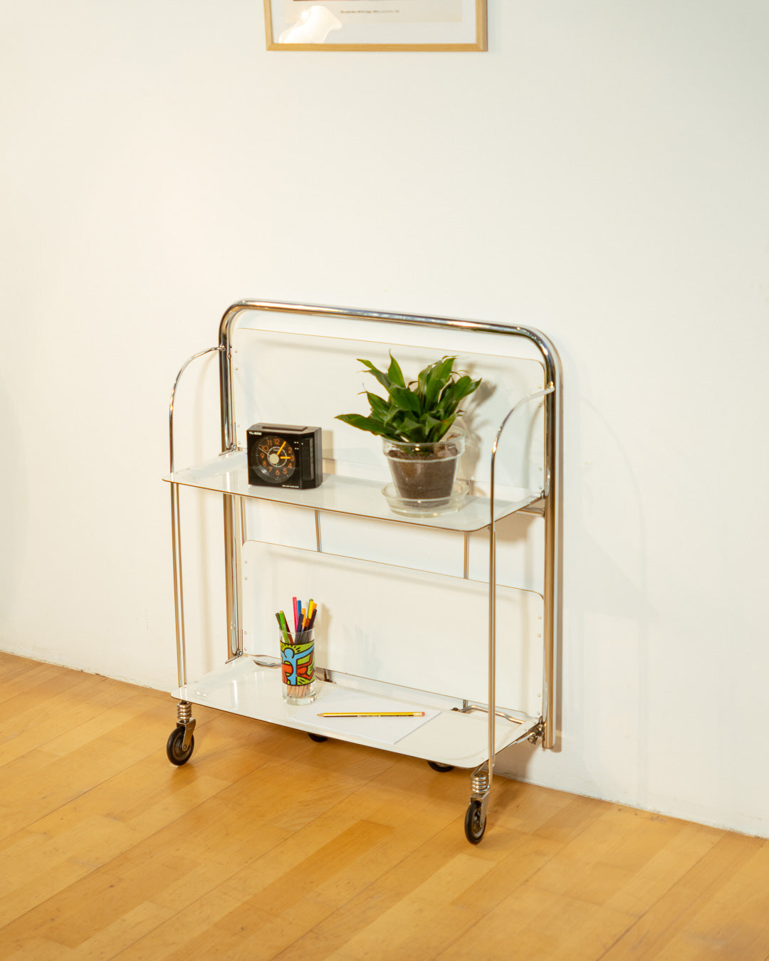 Vintage Raquer folding serving trolley 1960s, chrome frame with white shelves, Mid-Century design, compact foldable bar cart, similar to Dinnet and other classic European brands – Vecino Shop