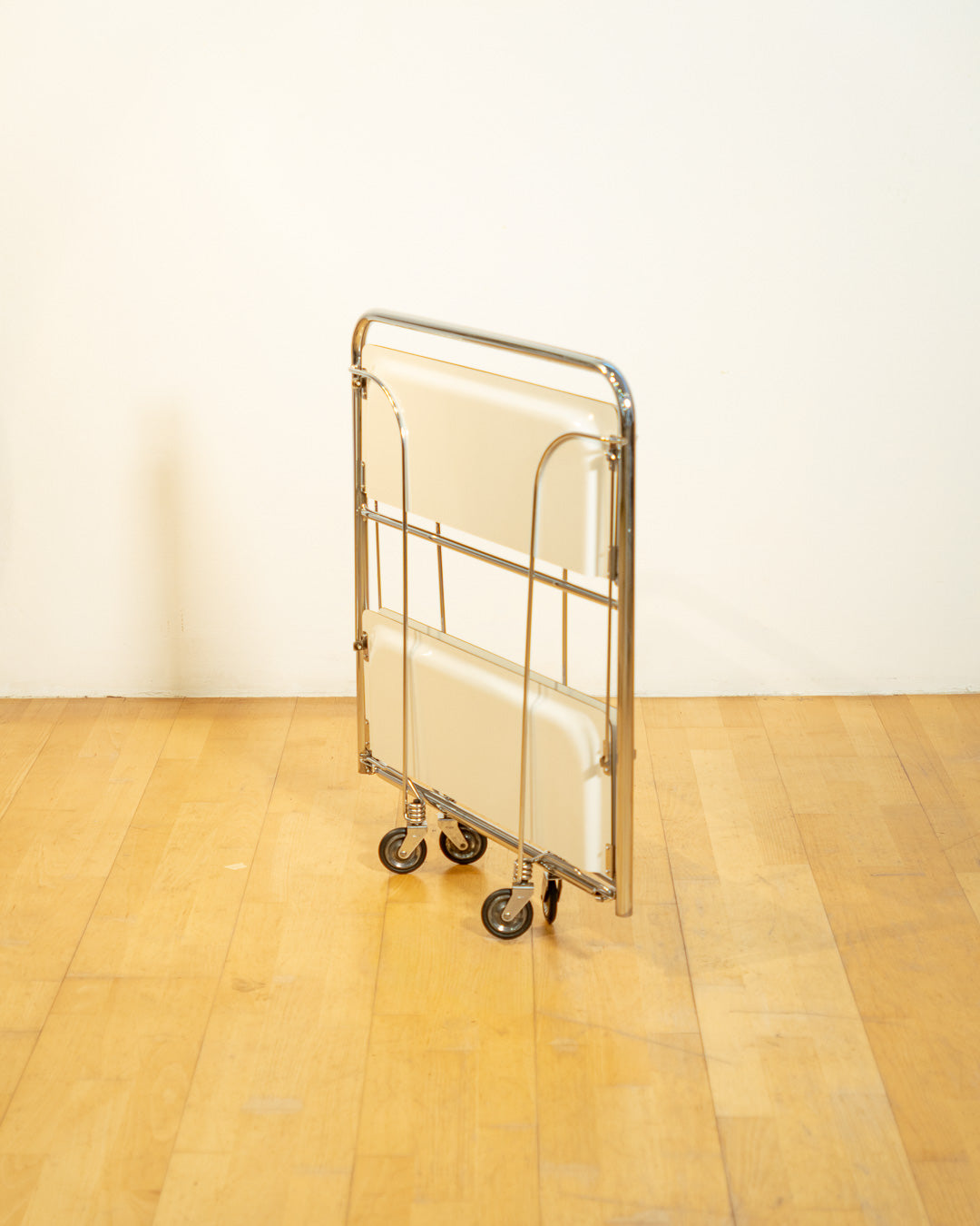 Vintage Raquer folding serving trolley 1960s, chrome frame with white shelves, Mid-Century design, compact foldable bar cart, similar to Dinnet and other classic European brands – Vecino Shop