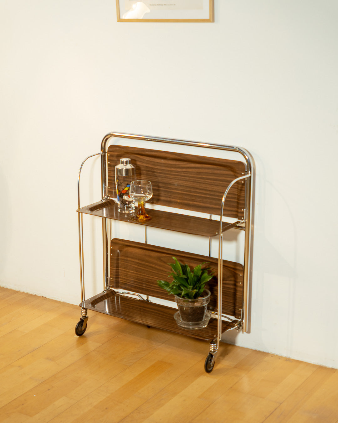 Vintage Raquer folding serving trolley 1960s, chrome frame with dark wood veneer shelves, Mid-Century design, compact foldable bar cart, similar to Dinnet and other classic European brands – Vecino Shop