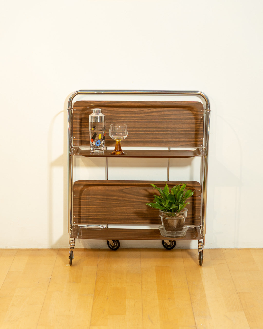 Vintage Raquer folding serving trolley 1960s, chrome frame with dark wood veneer shelves, Mid-Century design, compact foldable bar cart, similar to Dinnet and other classic European brands – Vecino Shop