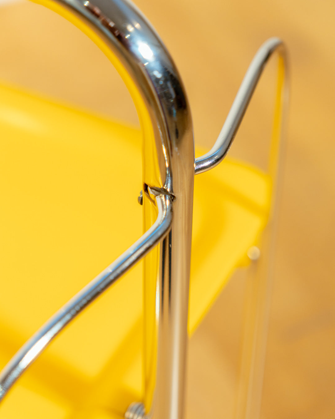 Vintage Raquer folding serving trolley 1960s, chrome frame with thin molded yellow plastic trays, Mid-Century / Space Age design, compact foldable bar cart, similar to Dinnet and other classic European brands – Vecino Shop