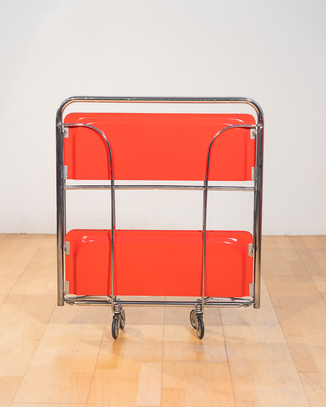 Vintage Raquer folding serving trolley 1960s, chrome frame with thin molded red trays, Mid-Century / Space Age design, compact foldable bar cart, similar to Dinnet and other classic European brands – Vecino Shop