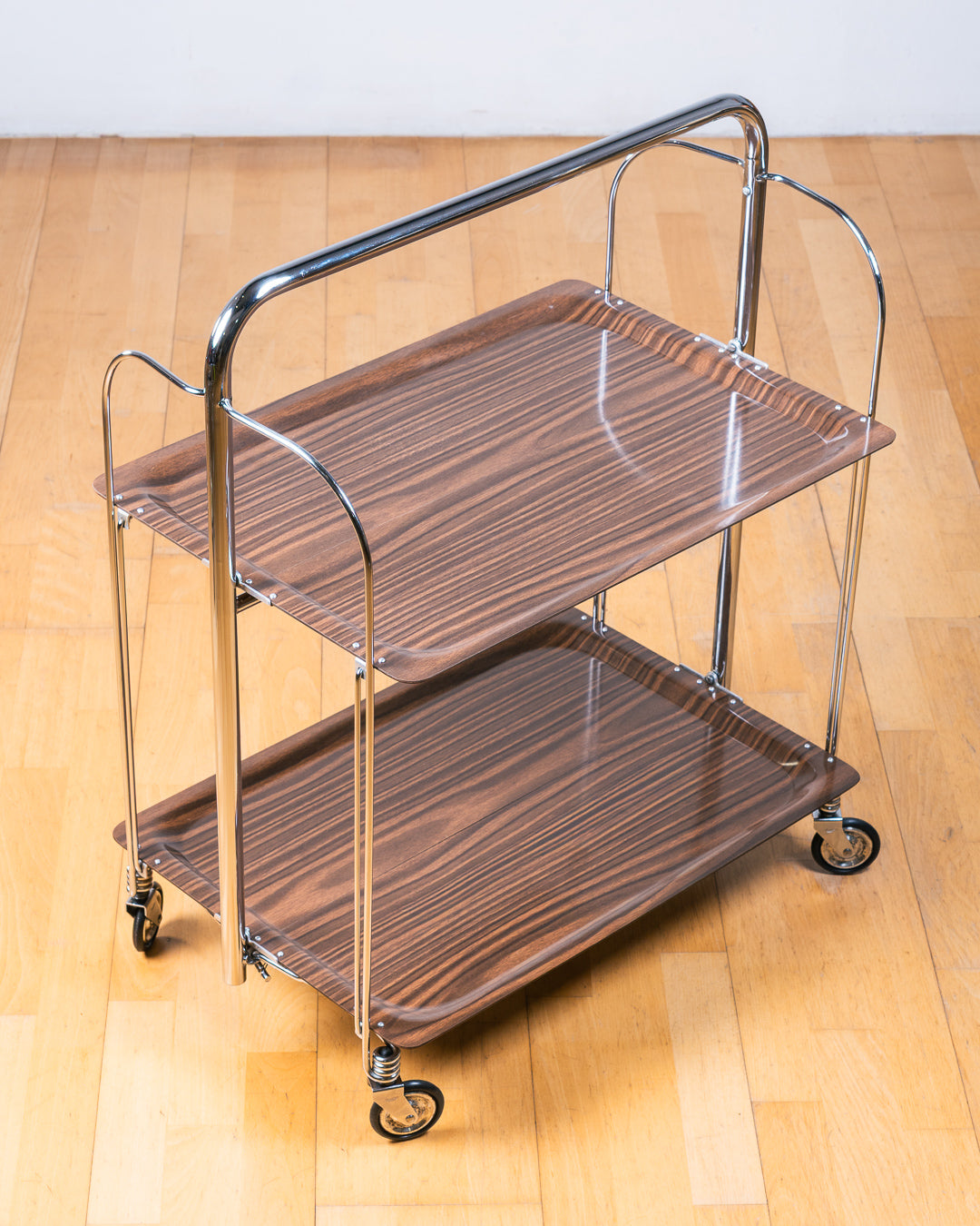 Vintage 1960s Raquer dark woodgrain folding trolley with  Formica shelves and chrome details. Bar Cart, drinks trolley. Mid Century Modern. Vecino Shop