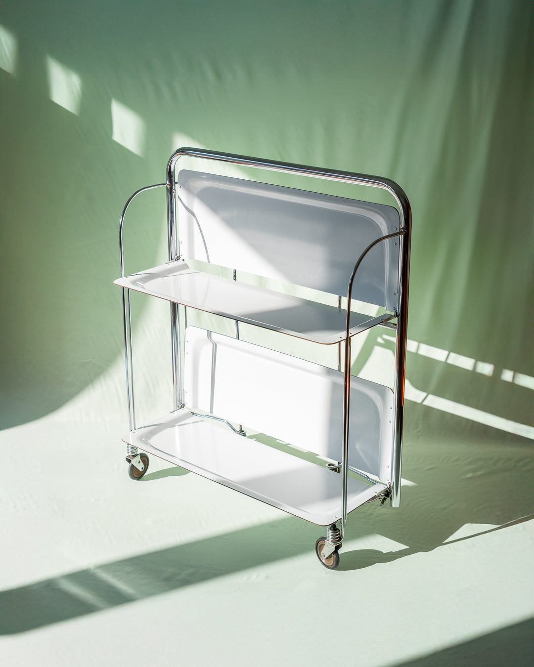 Carrito de servicio plegable Raquer de mediados de siglo: carrito de bar vintage español