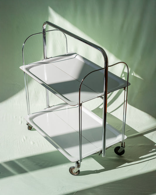 Raquer Mid-Century folding serving cart with original wheels, Spanish vintage design, perfect as a bar cart or side table – available at Vecino Shop.