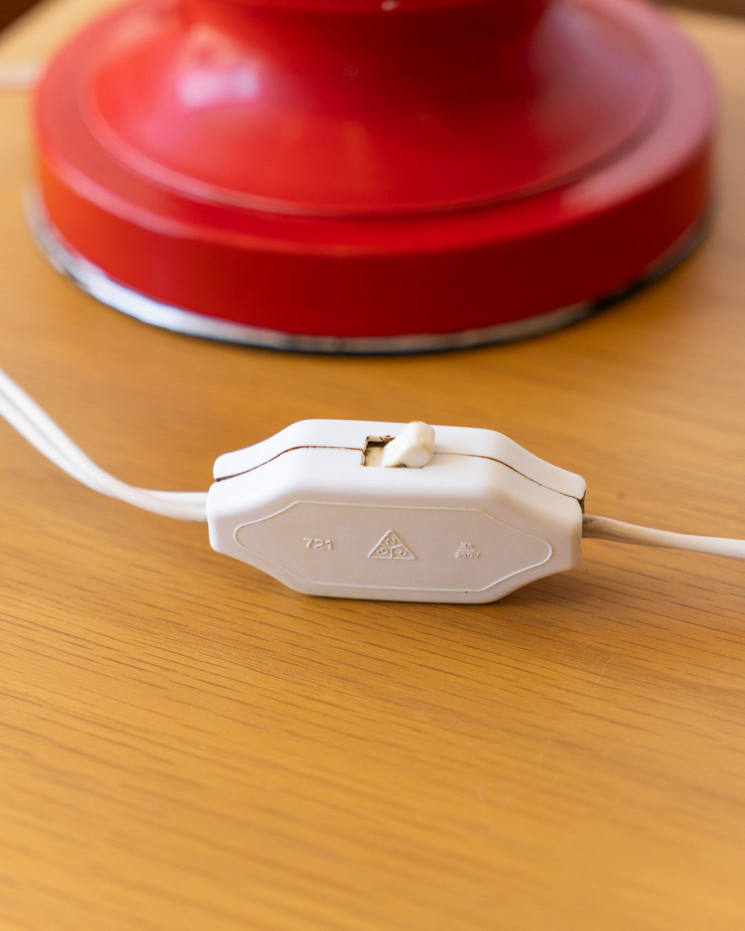 Vintage Space Age Opalina red table lamp, 1970s, very good condition. Vecino Shop