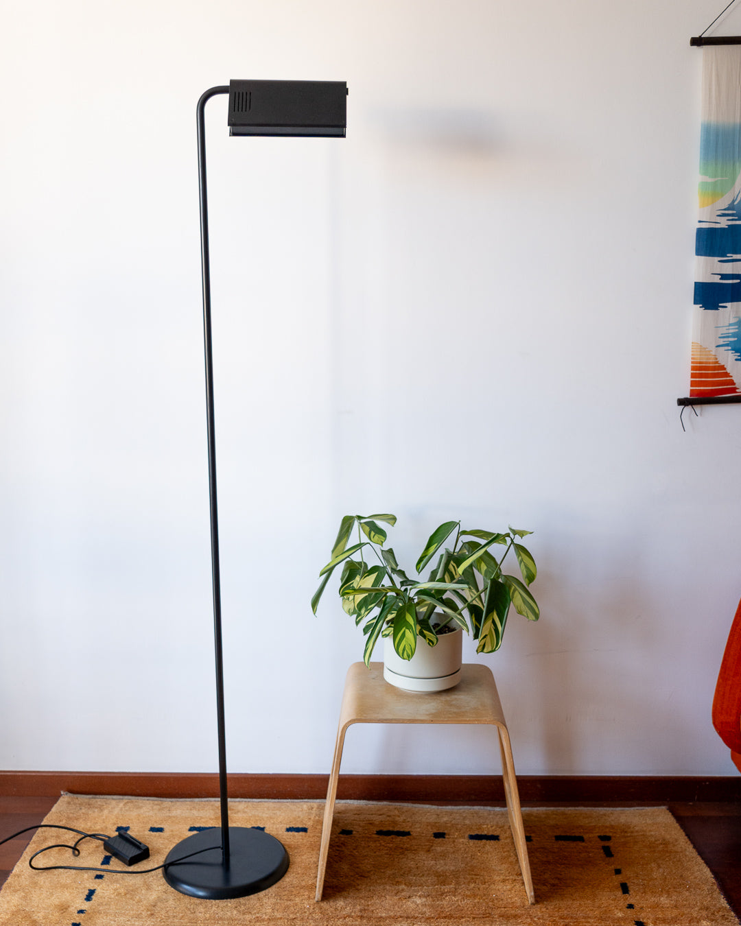 Vintage Retrolux Milano black floor lamp with book-style shade, halogen, foot dimmer, Italy – Vecino Shop