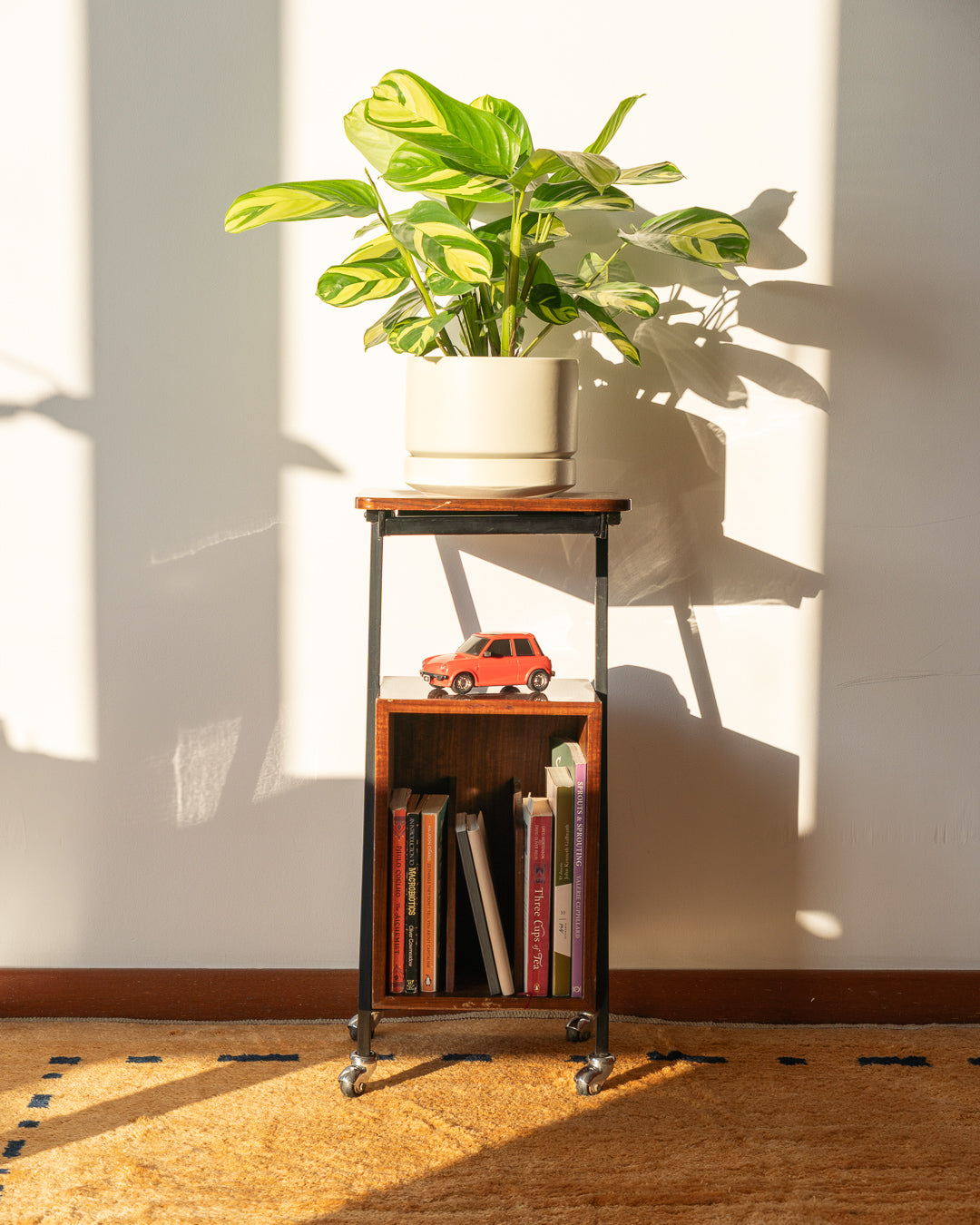 Vintage 1960s wooden rolling side table with black metal frame, magazine rack – Vecino Shop