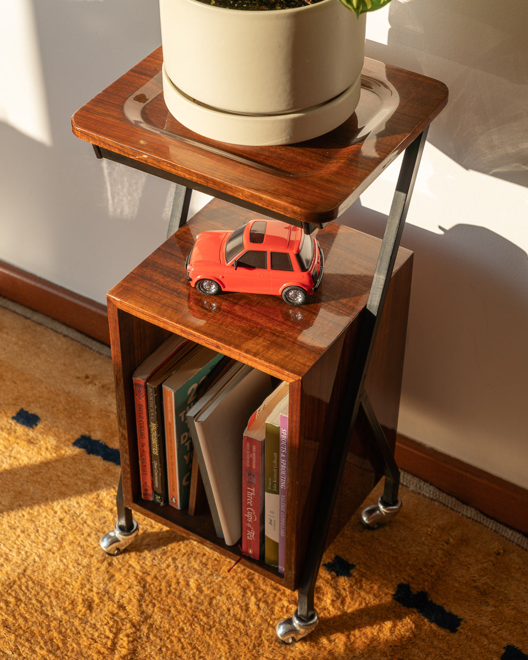Vintage 1960s wooden rolling side table with black metal frame, magazine rack – Vecino Shop