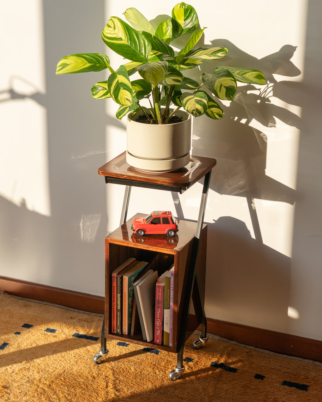 Vintage 1960s wooden rolling side table with black metal frame, magazine rack – Vecino Shop