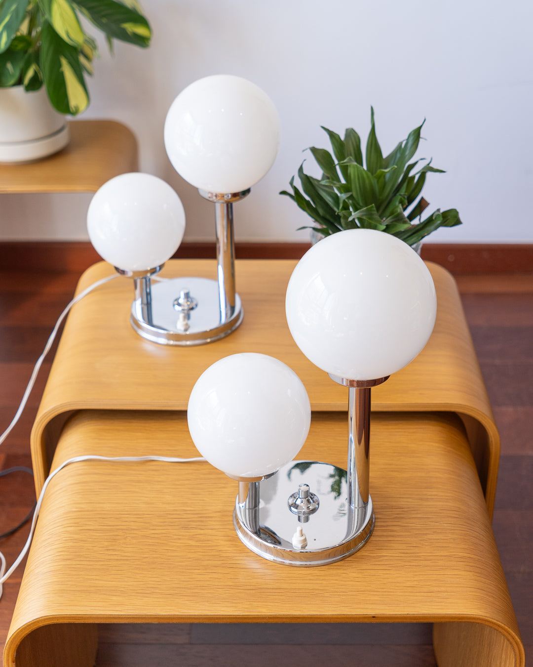 Set of two 1970s chrome and white opaline table lamps – Space Age design, excellent condition. Vecino Shop