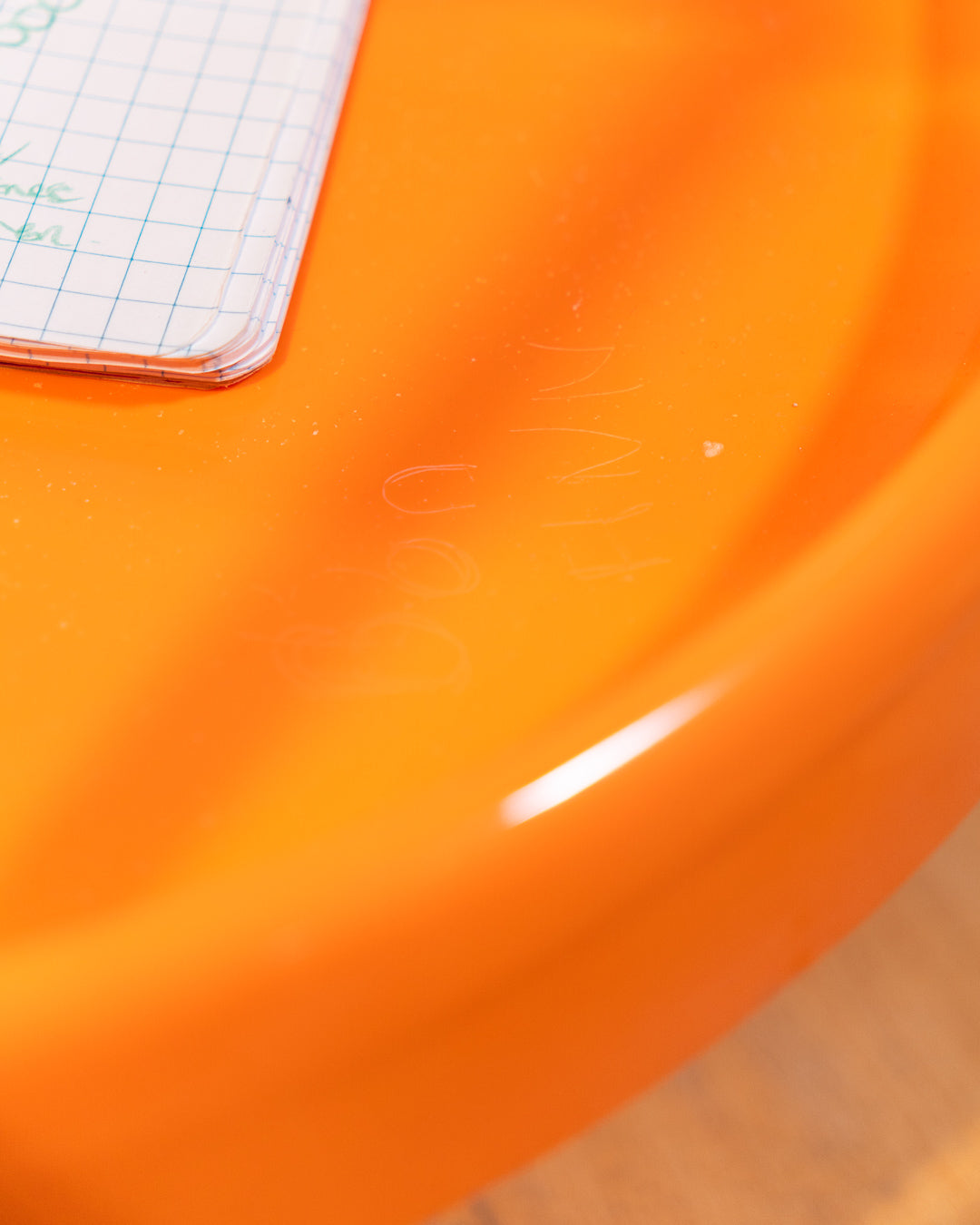 Rare 1970s round chrome bar cart with orange shelves, two tier design, restored vintage trolley with signs of use. Vecino Shop