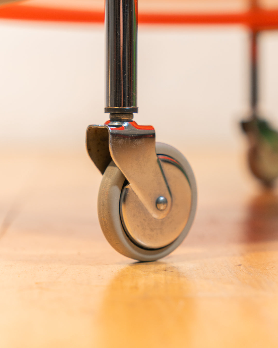 Rare 1970s round chrome bar cart with orange shelves, two tier design, restored vintage trolley with signs of use. Vecino Shop