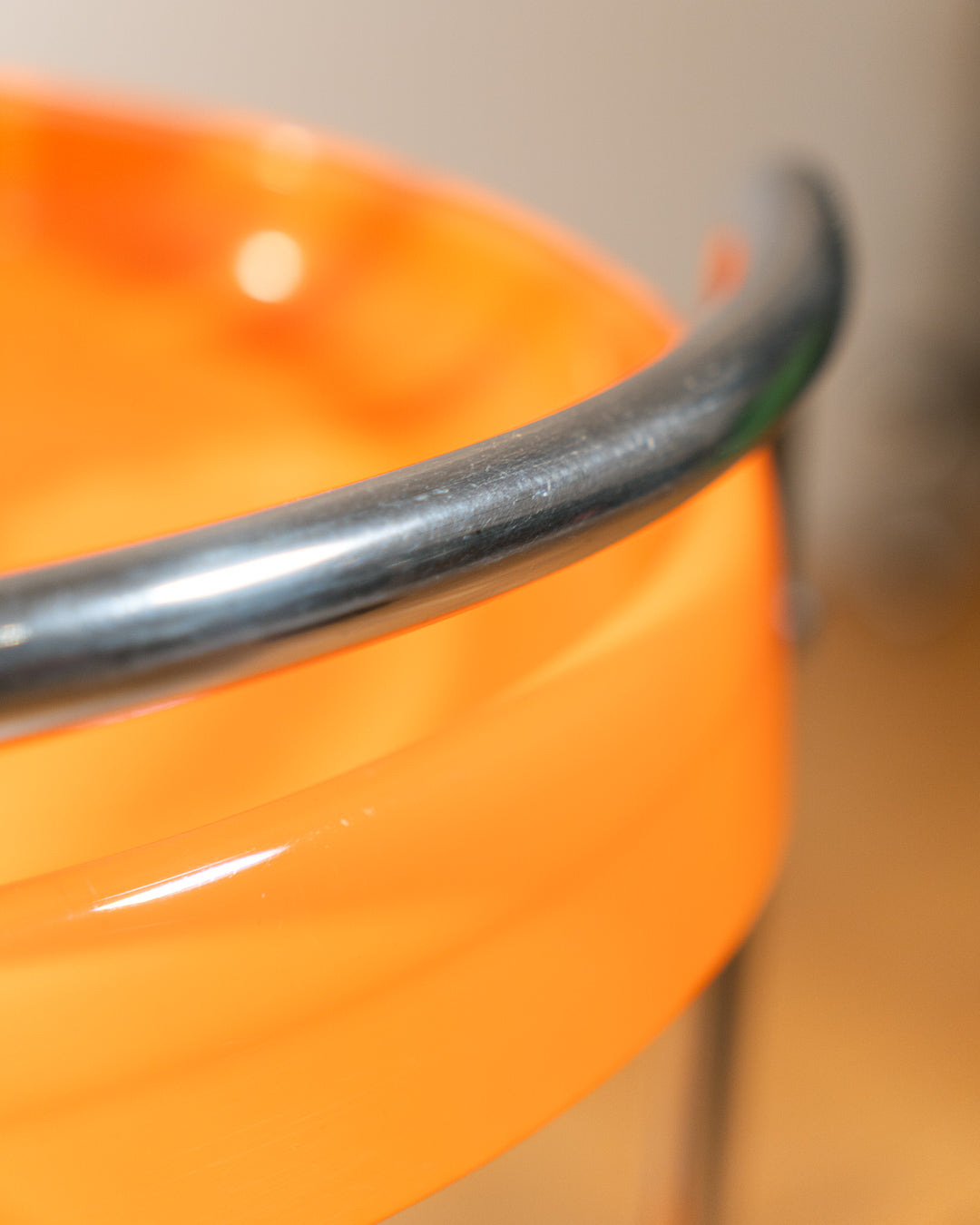 Rare 1970s round chrome bar cart with orange shelves, two tier design, restored vintage trolley with signs of use. Vecino Shop