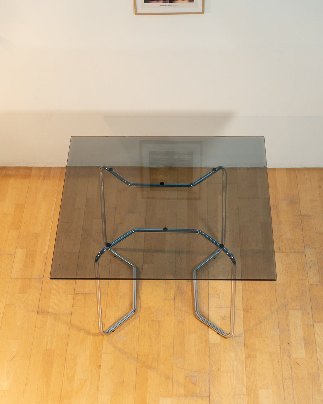 Rare 1970s Space Age dining table with tubular chrome frame and smoked glass top. Vintage piece in excellent condition. Vecino Shop