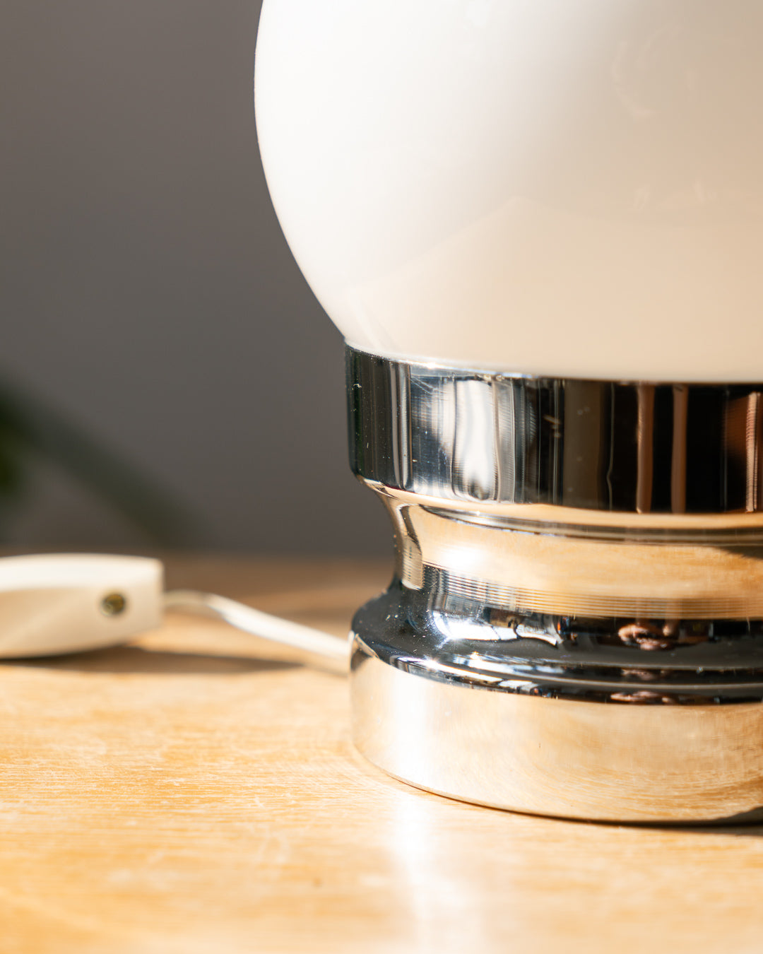 Vintage 1970s Space Age chrome and opaline glass table lamp with original switch – Vecino Shop