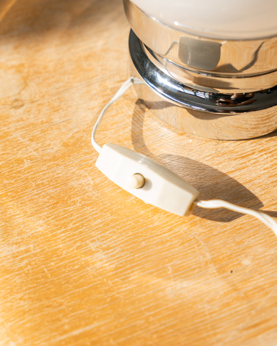 Vintage 1970s Space Age chrome and opaline glass table lamp with original switch – Vecino Shop