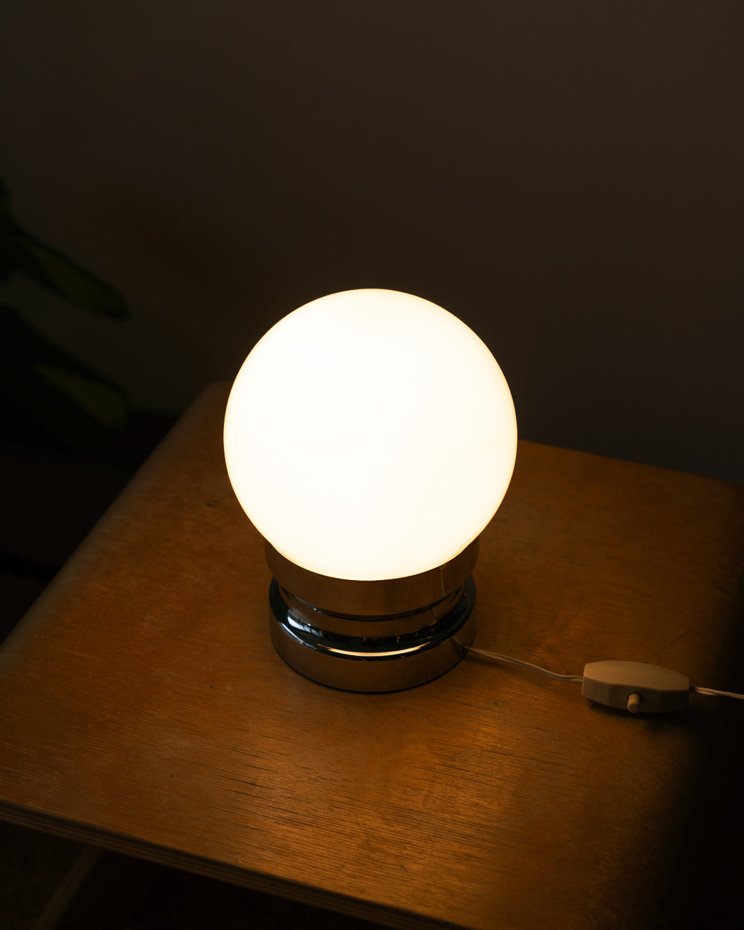 Vintage 1970s Space Age chrome and opaline glass table lamp with original switch – Vecino Shop