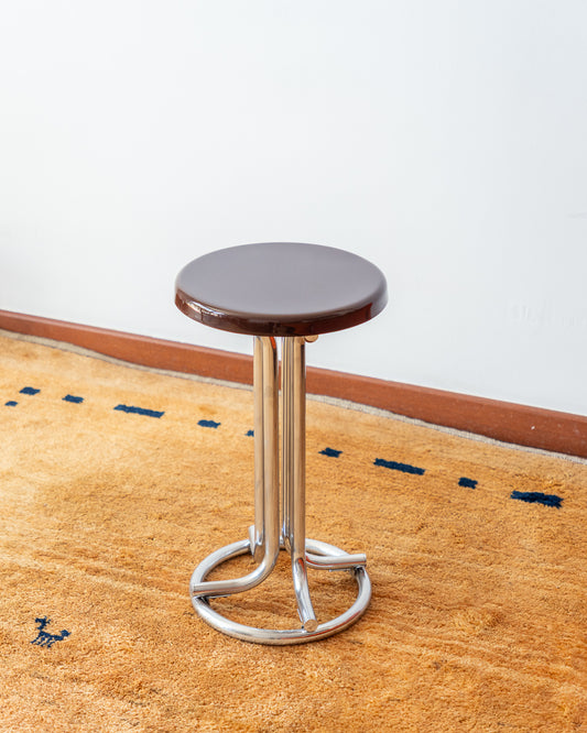 Vintage 1970s Space Age stool in brown plastic with chrome base – restored with small crack - Vecino Shop