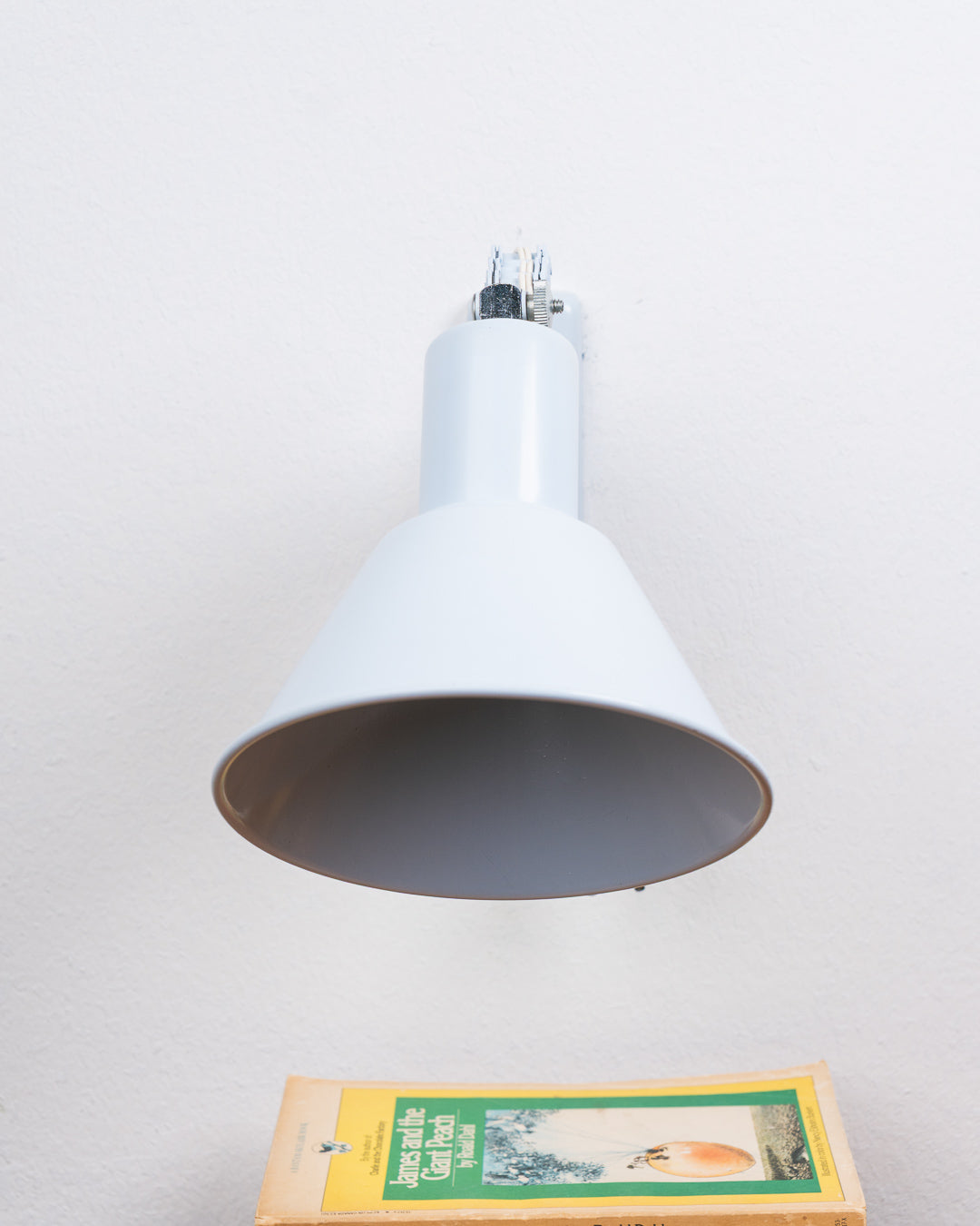 Vintage 1960s light blue metal scissor arm wall lamp with extendable accordion mechanism and adjustable cone shade – Vecino Shop