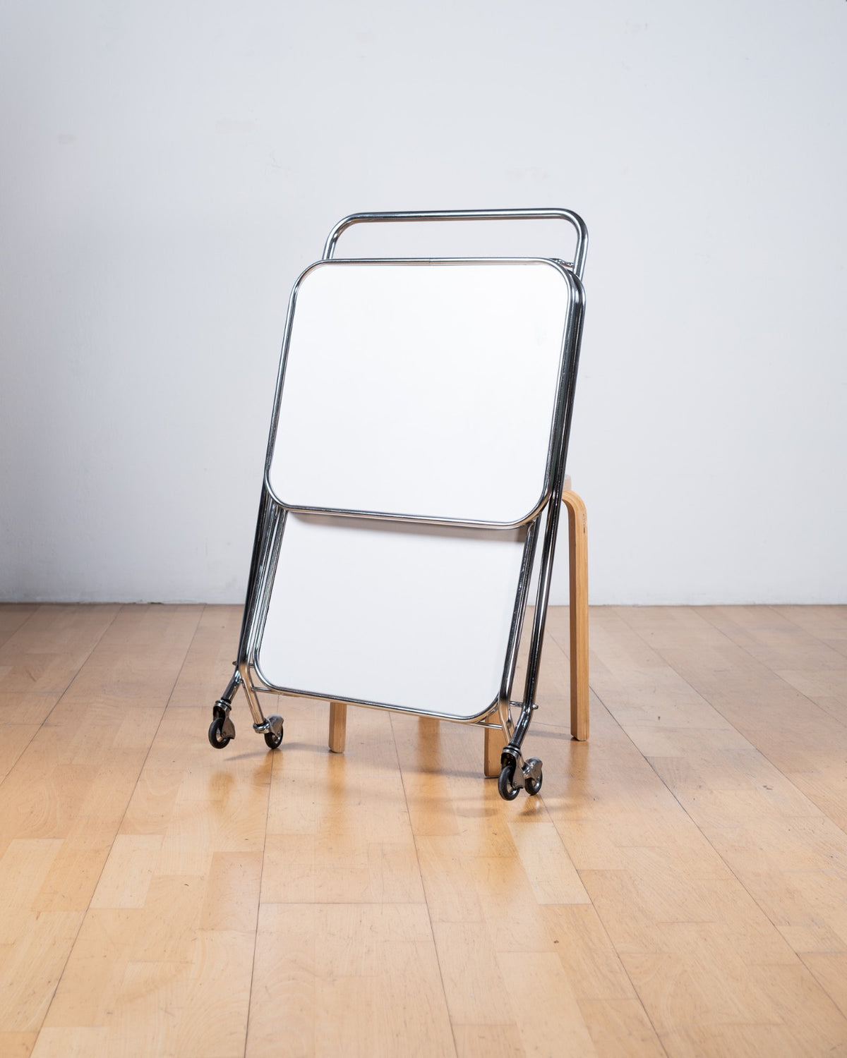 Vintage 1970s white Formica folding two-tier trolley with chrome X-shaped tubular frame and castors – Vecino Shop