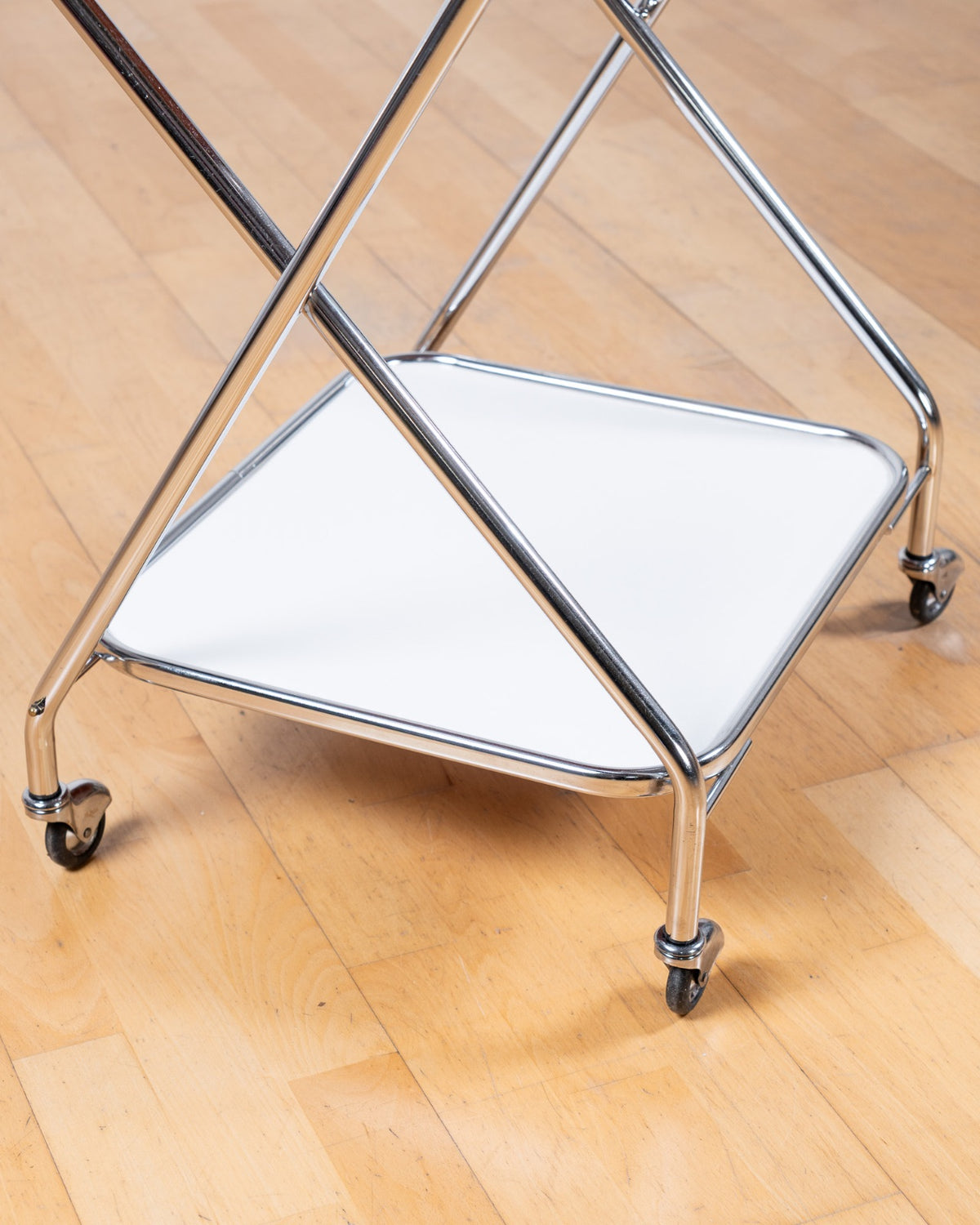 Vintage 1970s white Formica folding two-tier trolley with chrome X-shaped tubular frame and castors – Vecino Shop