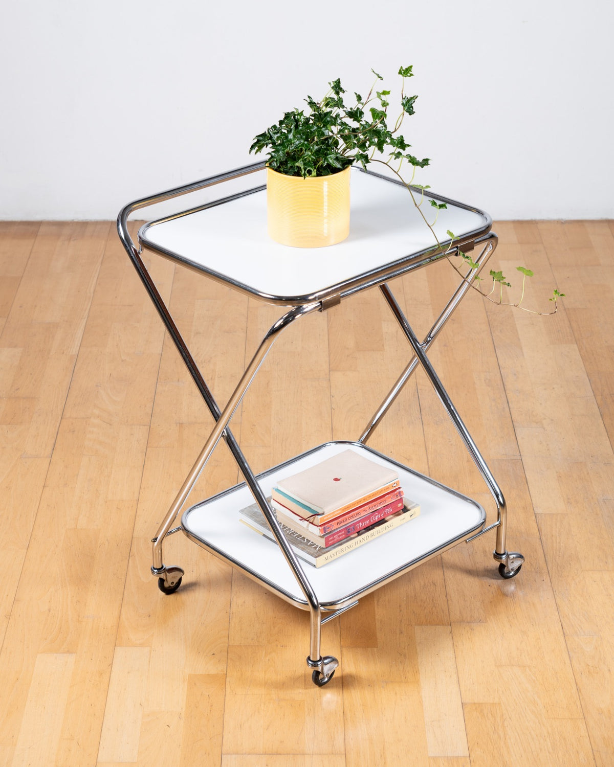 Vintage 1970s white Formica folding two-tier trolley with chrome X-shaped tubular frame and castors – Vecino Shop