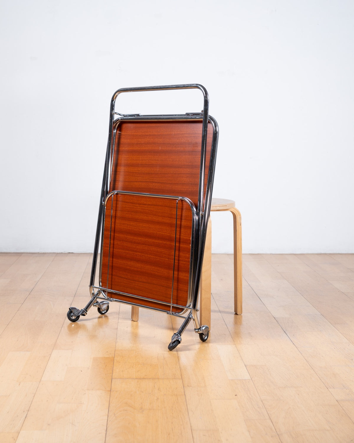 Vintage 1970s white Formica folding two-tier trolley with chrome X-shaped tubular frame and castors – Vecino Shop