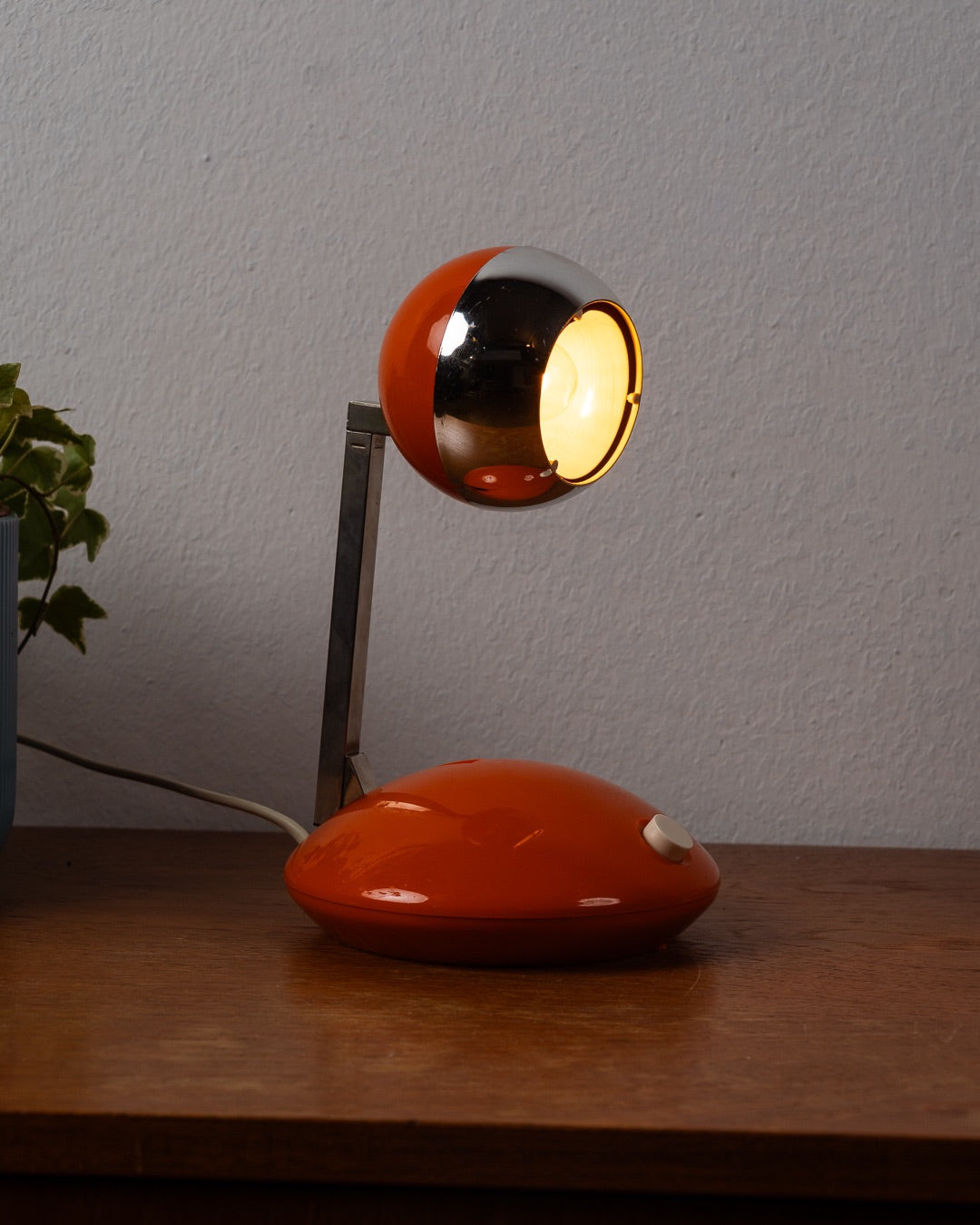 Vintage 1970s orange and chrome Eichhoff-Werke eyeball table lamp with telescopic arm and domed base – Vecino Shop